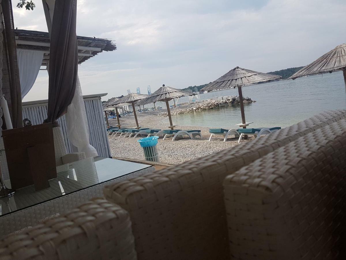 Apartment Zara Funtana Luaran gambar
